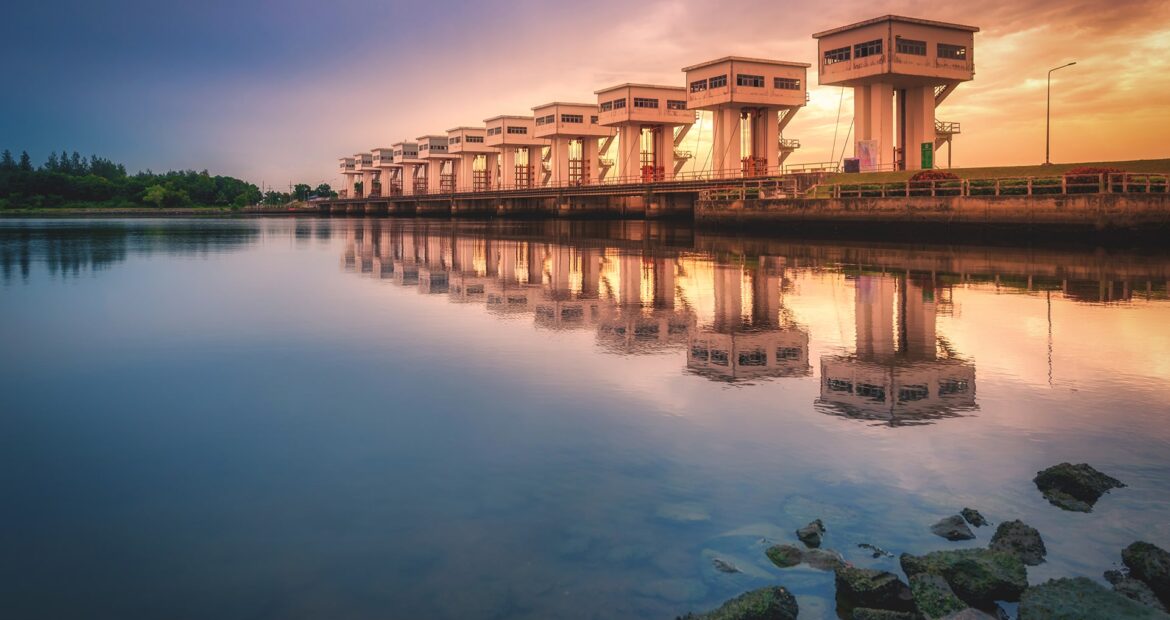 utho-wipat-prasit-floodgates-sunset-pak-phanang-nakhon-si-thammarat-thailand utho-wipat-prasit-floodgates-sunset-pak-phanang-nakhon-si-thammarat-thailand